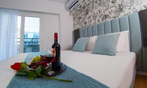 Phaedrus Living Modern Kriel Suites 203
