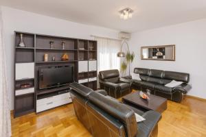 Terrace View House photo 1