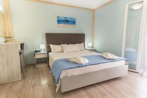 Sunrise Suites