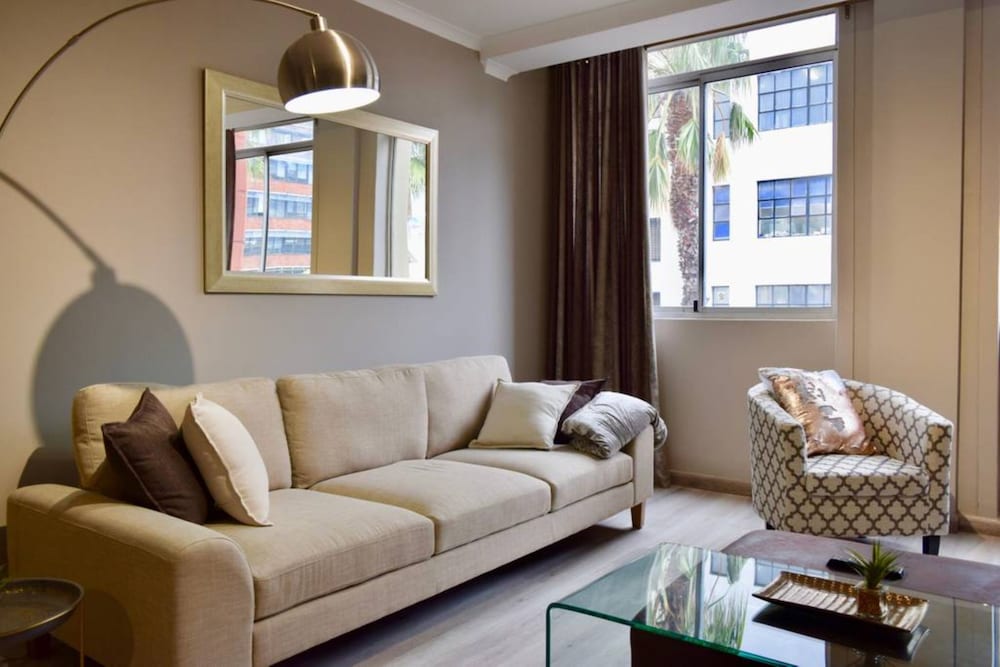 Modern 1 Bedroom City Apartment
