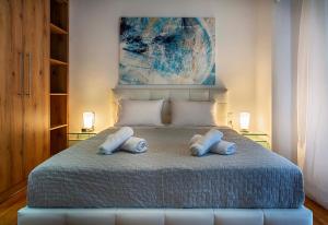 Elegant spacious & minimalist Apt balcony